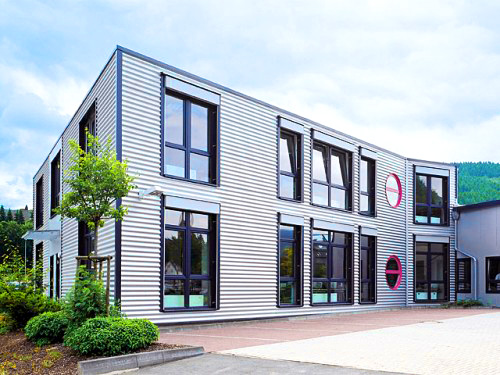 ERWE Containersysteme - Wohncontainer, Wohnmodule, Containerhaus, Systembau, Modulbau, Mobile Gebäude, Schlüsselfertigbau und Geschossbau ERWE Containersysteme - Container, Wohncontainer, Wohnmodule, Wohnbau, Modulbau, Mobile Gebäude, Containerhaus, Baucontainer, Baustellencontainer, Bürocontainer, Duschcontainer, Sanitärcontainer, Toilettencontainer, Materialcontainer, Lagercontainer, Raumzellen, Bankcontainer, Gastronomiecontainer, Security-Container, Mobile Klassenzimmer, Containergebäude, Verkaufscontainer, Raumcontainer, Mobile Festbauten, Materialcontainer, Mietcontainer und gebrauchte Container.